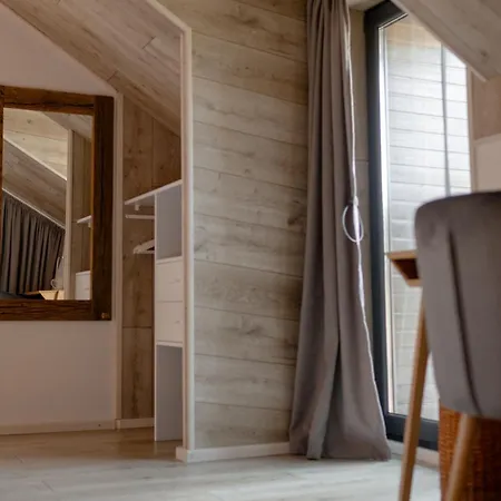 Chalet Ugrad Family з чаном-джакузі *