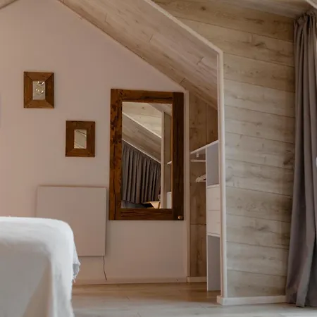 Ugrad Family з чаном-джакузі Chalet