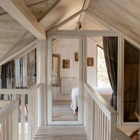 Chalet Ugrad Family з чаном-джакузі Slavske