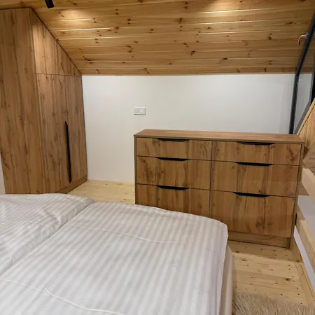 Chalet Ugrad Family з чаном-джакузі