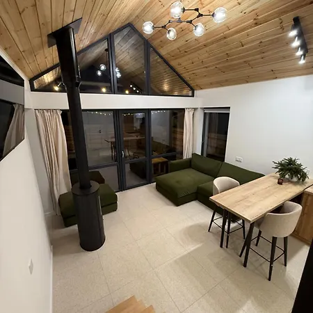 Chalet Ugrad Family з чаном-джакузі *