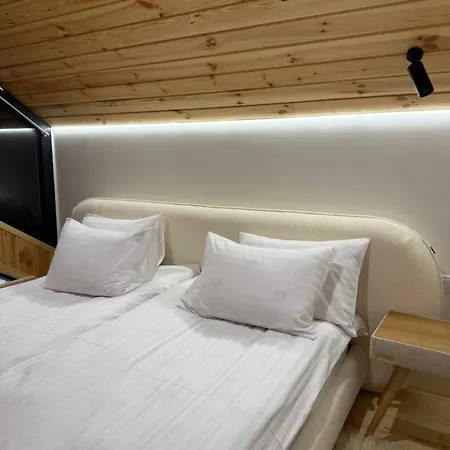 Chalet Ugrad Family з чаном-джакузі Slavske