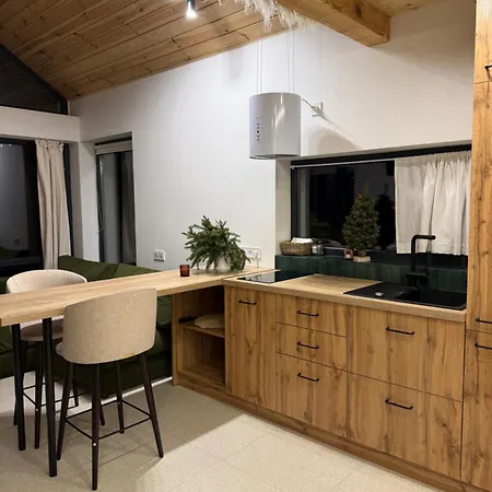 Ugrad Family з чаном-джакузі