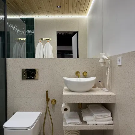 Ugrad Family з чаном-джакузі