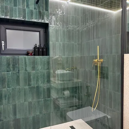 Ugrad Family з чаном-джакузі Chalet *