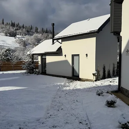 Chalet Ugrad Family з чаном-джакузі Slavske