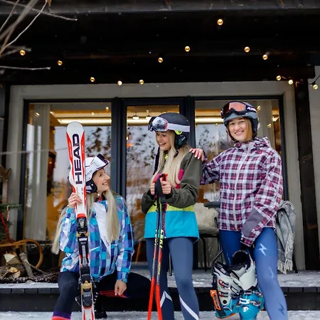 Chalet Ugrad Family з чаном-джакузі Slavske