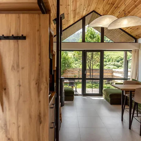 Chalet Ugrad Family з чаном-джакузі *