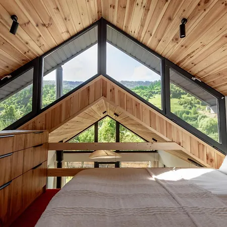 Ugrad Family з чаном-джакузі Chalet