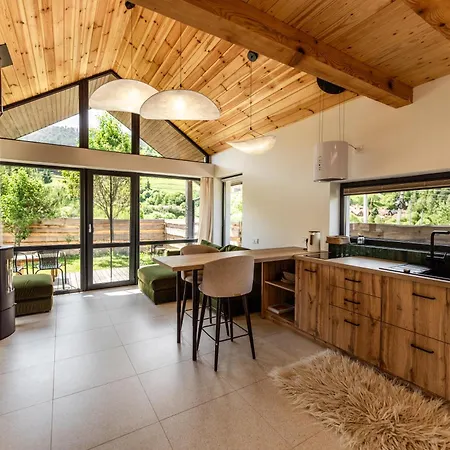 Ugrad Family з чаном-джакузі *