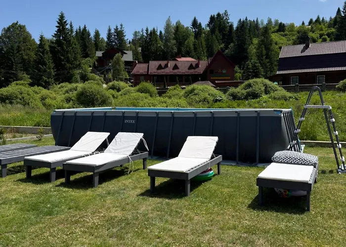 Chalet Ugrad Family з чаном-джакузі Slavske