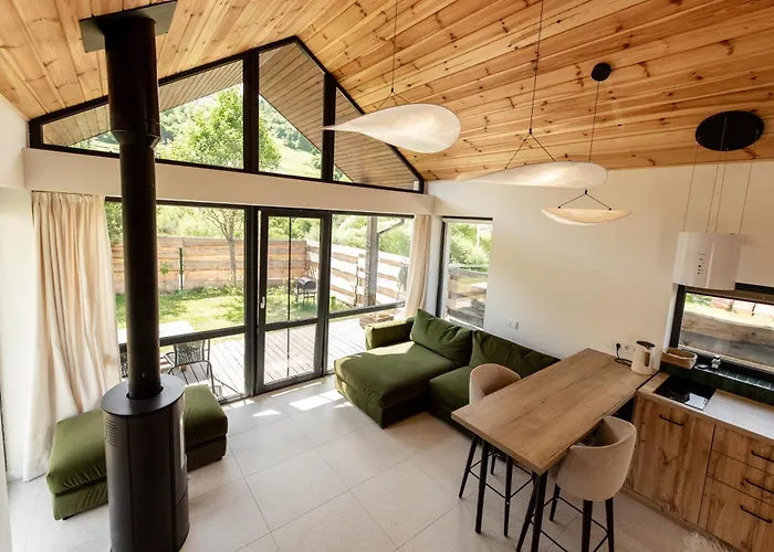Ugrad Family з чаном-джакузі Chalet